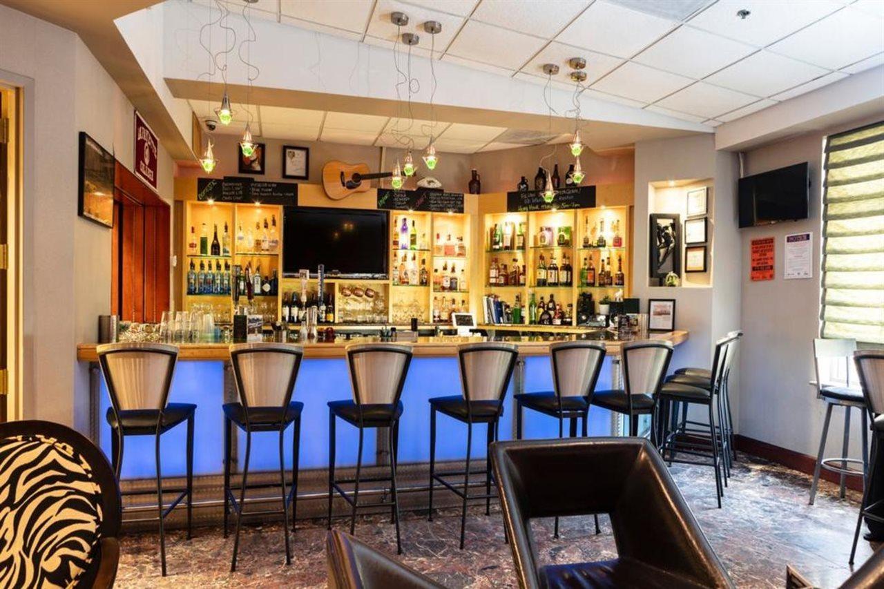 Hampton Inn Ийстън Екстериор снимка