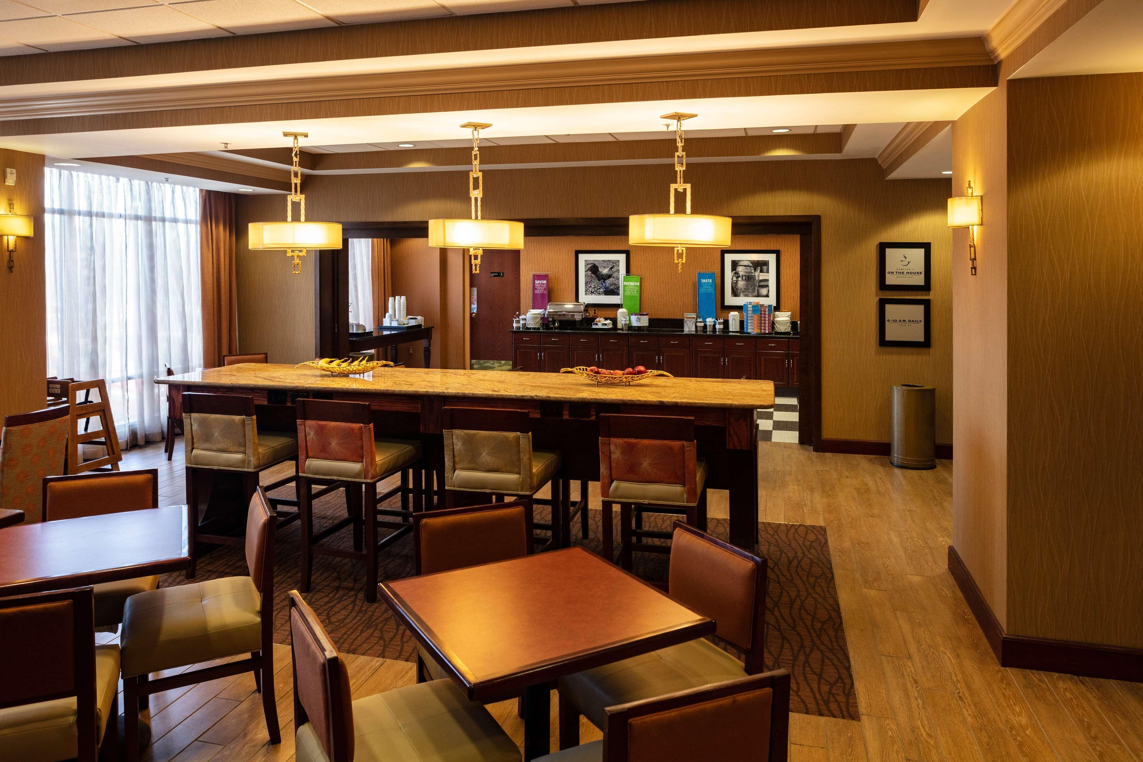 Hampton Inn Ийстън Екстериор снимка