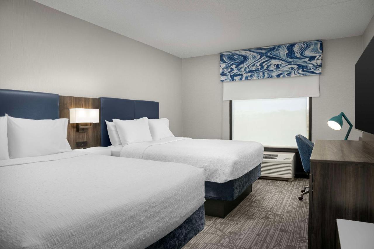 Hampton Inn Ийстън Екстериор снимка