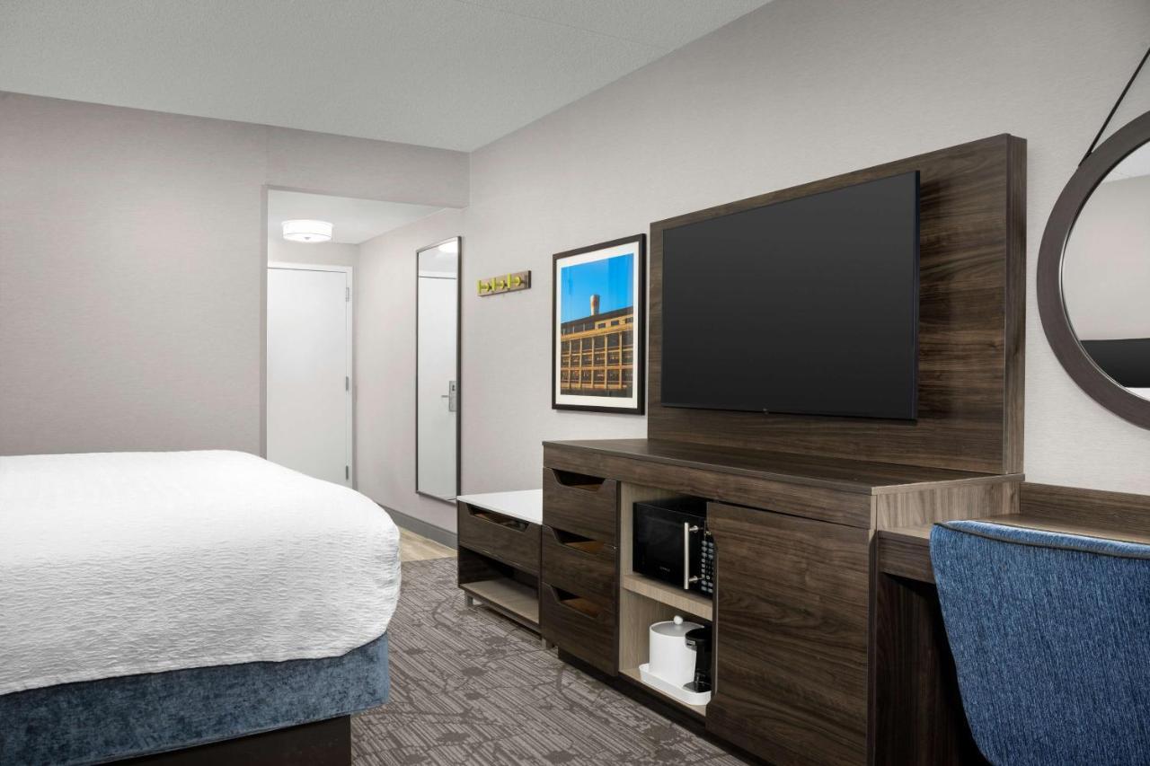 Hampton Inn Ийстън Екстериор снимка