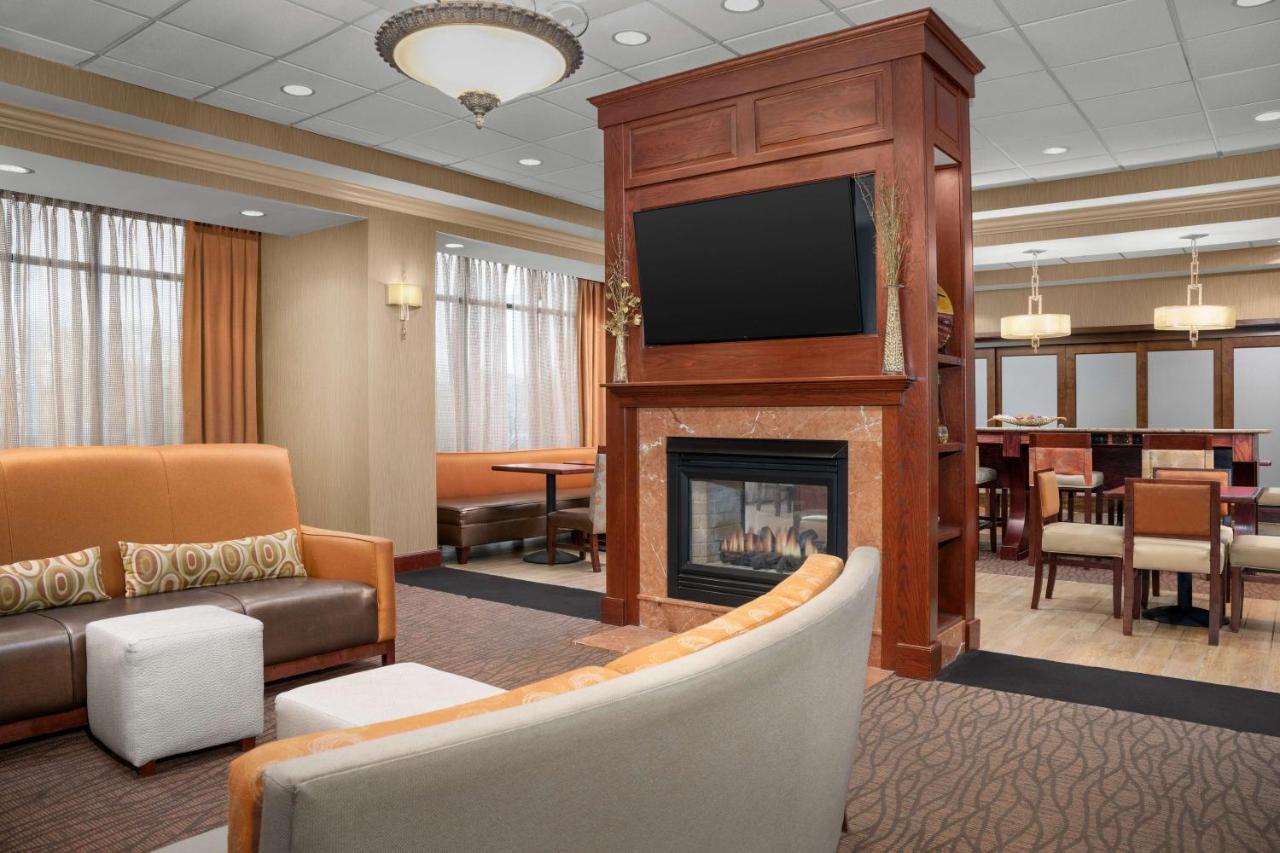 Hampton Inn Ийстън Екстериор снимка
